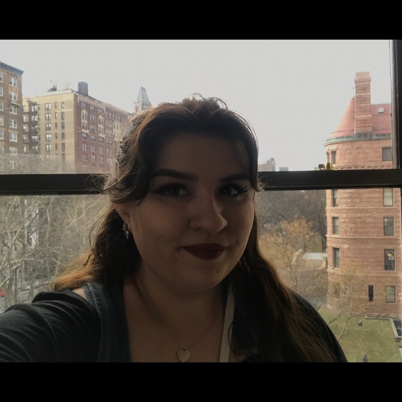 Meet your Posher, Cassie - Picture 2 of 2